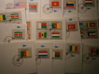 UNO Flaggenserie Partie auf FDC Briefen und 8 Kleinbgen postfrisch